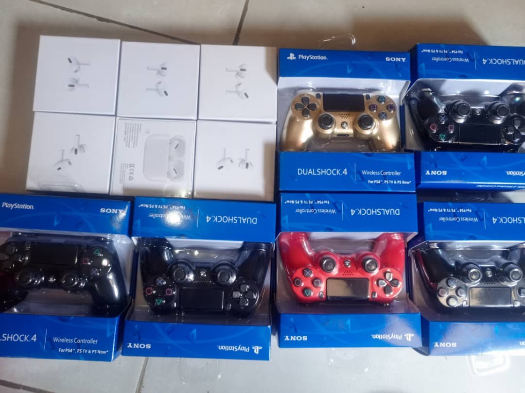 PS4 pads Image 3