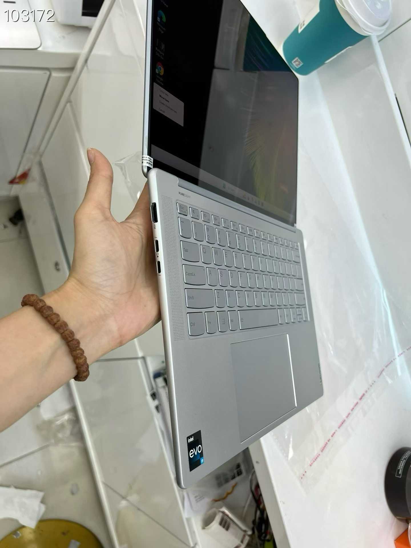 Lenovo Yoga Image 3
