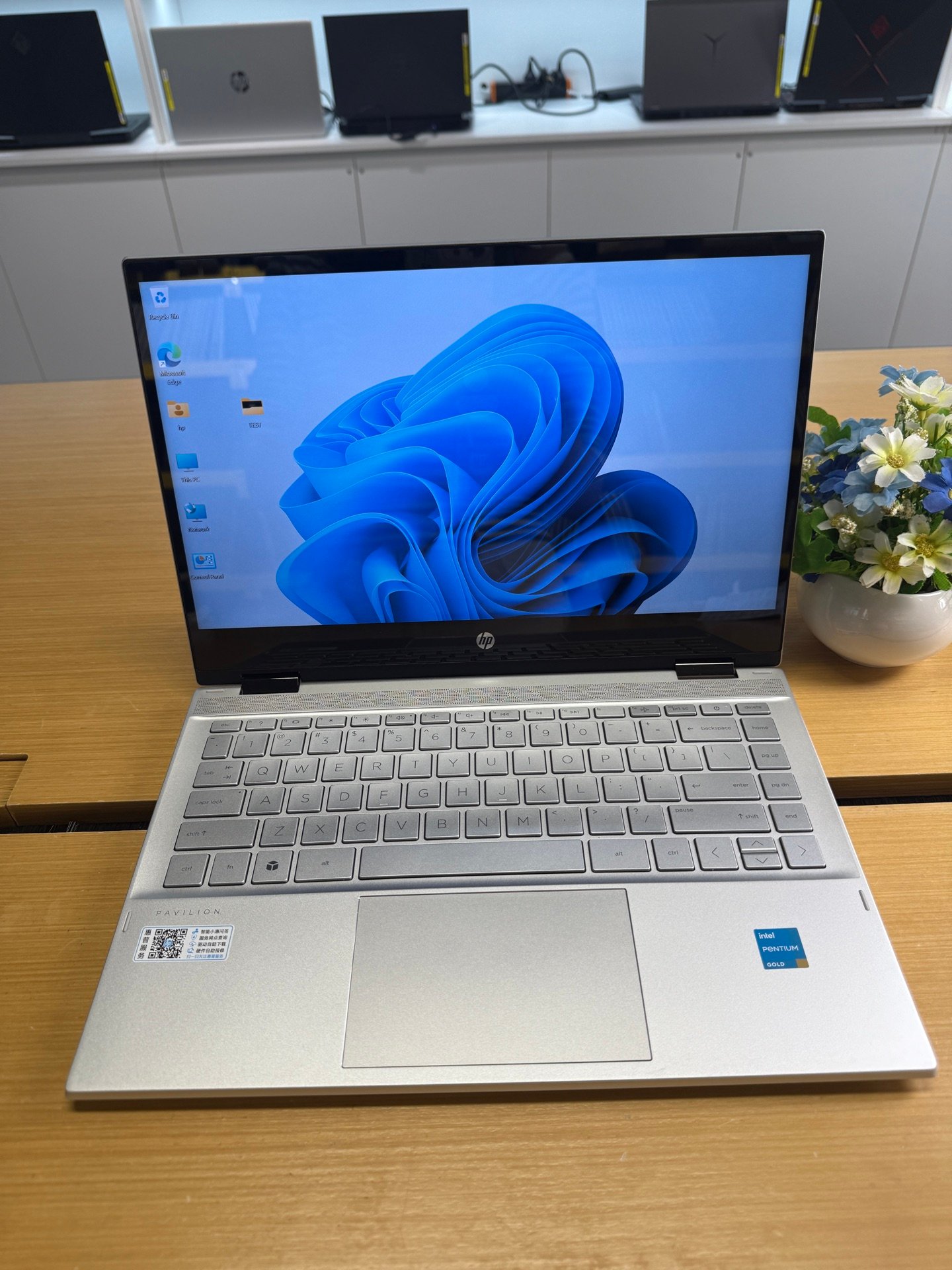 Affordable convertible Touchscreen Image 1