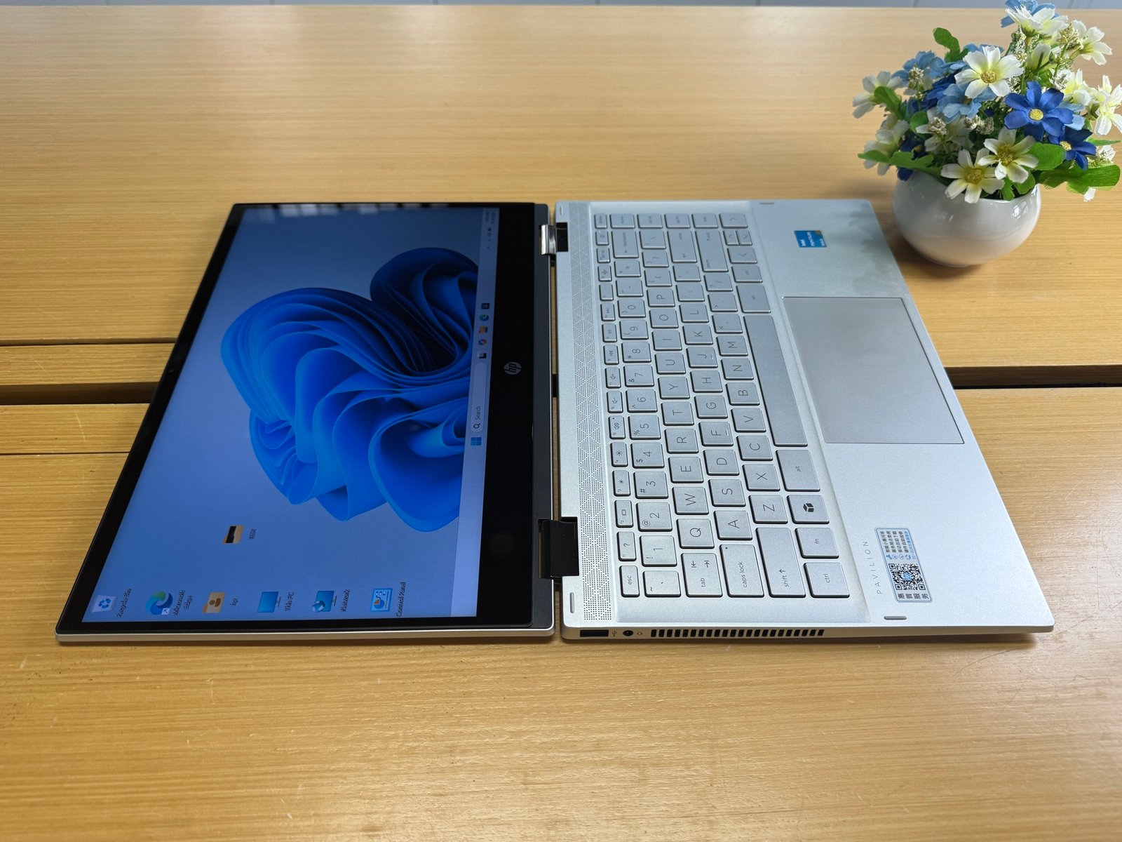 Affordable convertible Touchscreen Image 4