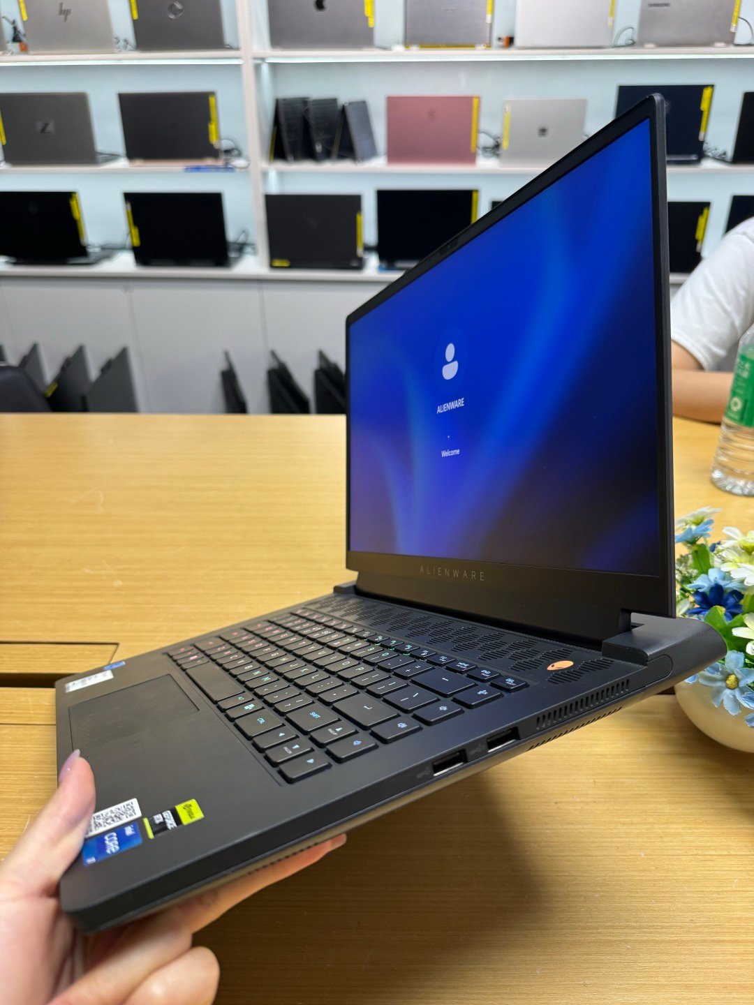 Dell 👾 👽 alienware M15R7 15inches Image 2