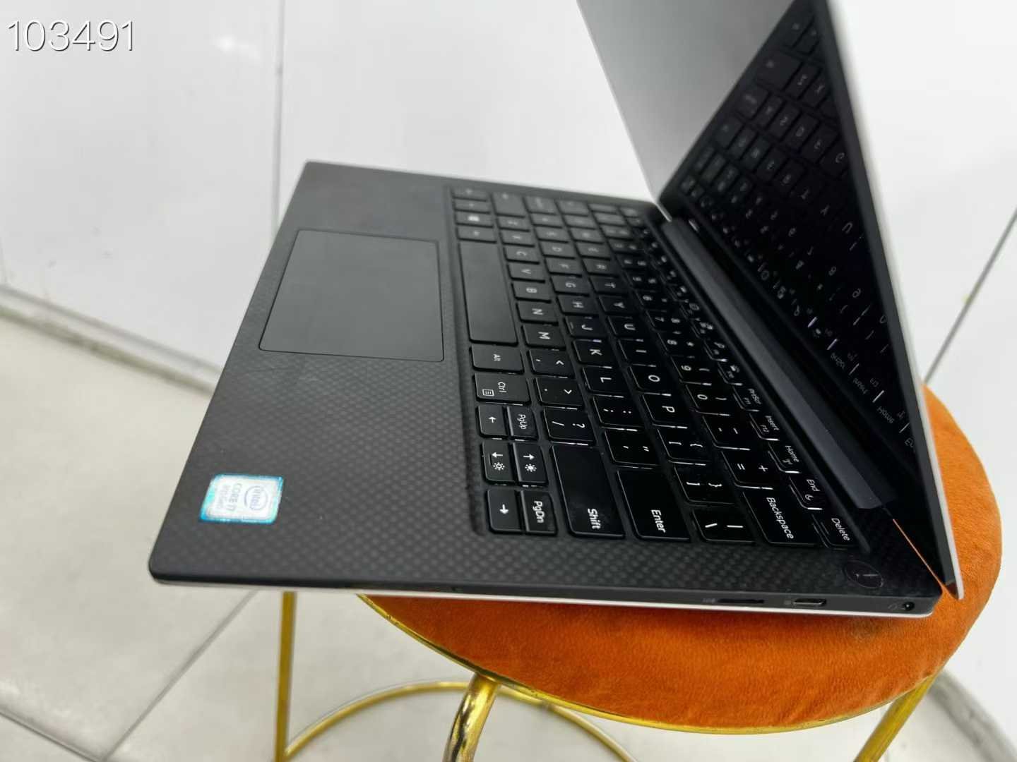 2018-2019 Dell XPS 13 touchscreen i7 8th Gen Image 4